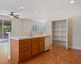 8211 Ridgegate Ct in Bakersfield, CA - Building Photo - Building Photo