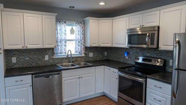 property at 6 Reno Ct