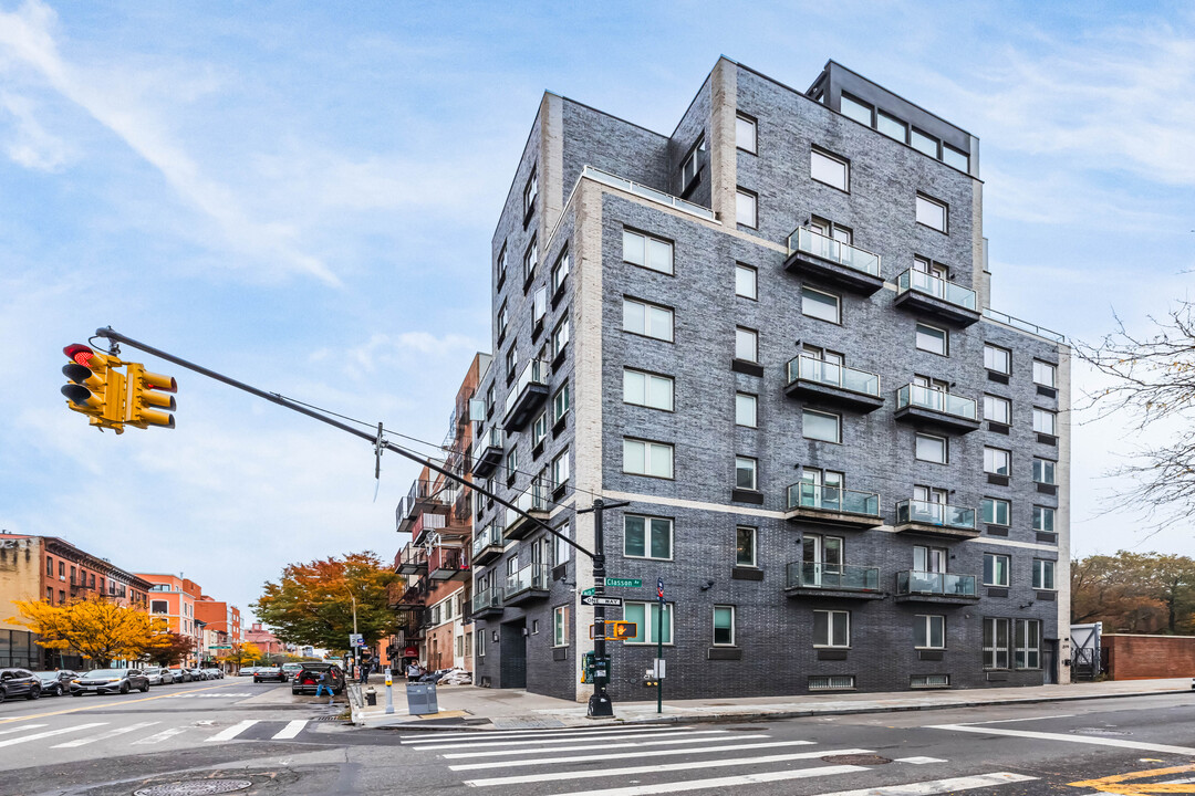 588 Myrtle Ave in Brooklyn, NY - Building Photo