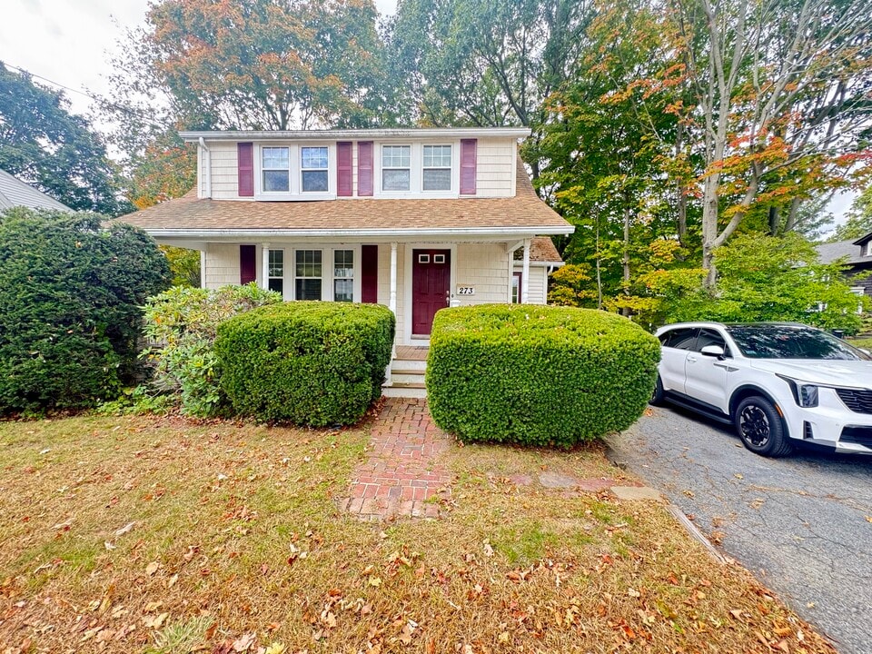 273 Front St in Weymouth, MA - Building Photo