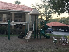 151 SW 117th Ave, Unit 305 in Pembroke Pines, FL - Foto de edificio - Building Photo