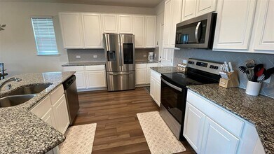 125 Bronco Billy Dr in Jarrell, TX - Building Photo - Building Photo