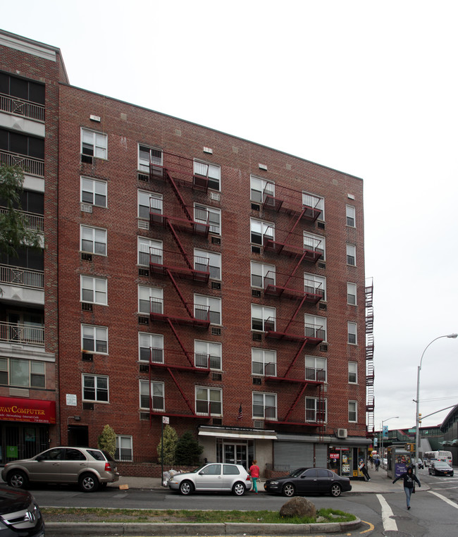 Kings Henry in Elmhurst, NY - Foto de edificio - Building Photo