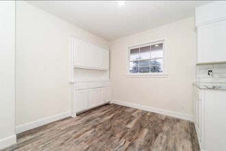 4939 47th St, Unit D in Lubbock, TX - Foto de edificio - Building Photo