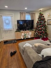 905 Benton Ave in Pittsburgh, PA - Foto de edificio - Building Photo