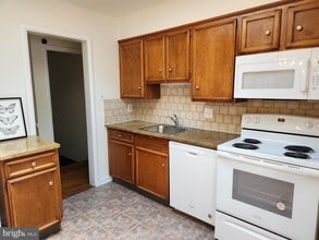 3300 Potterton Dr in Falls Church, VA - Building Photo - Building Photo