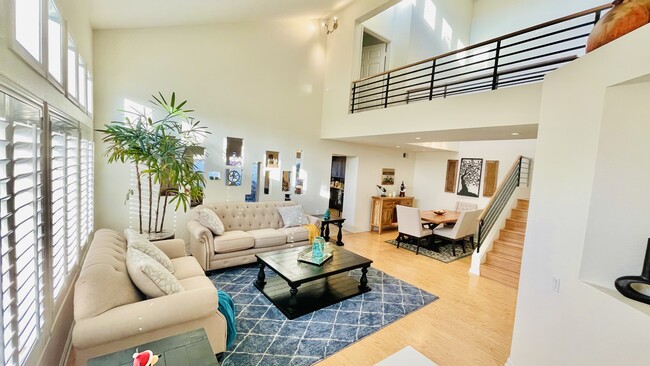 2501 Avenita Alpera in Tustin, CA - Building Photo - Building Photo