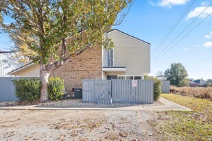 203 Cougar Ridge in Lafayette, LA - Building Photo