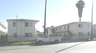 8218 Avalon Blvd in Los Angeles, CA - Building Photo
