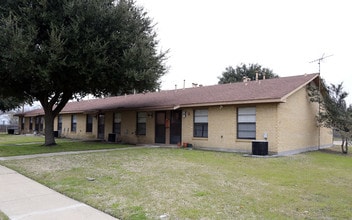 Senior Citizen Apartments Complex II in Ennis, TX - Building Photo - Building Photo