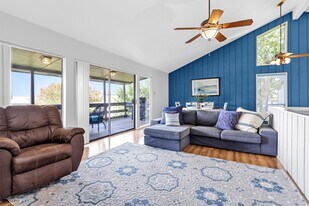 36 April Point Dr N in Montgomery, TX - Building Photo