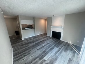 2010 Estrada Pkwy, Unit 20-202 in Irving, TX - Building Photo - Building Photo