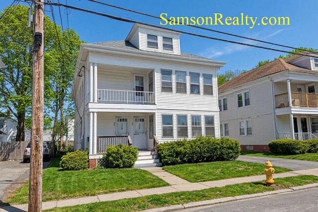 178 Hillside Ave in Pawtucket, RI - Foto de edificio - Building Photo