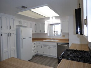 321 S Lincoln St in Ridgecrest, CA - Building Photo - Building Photo