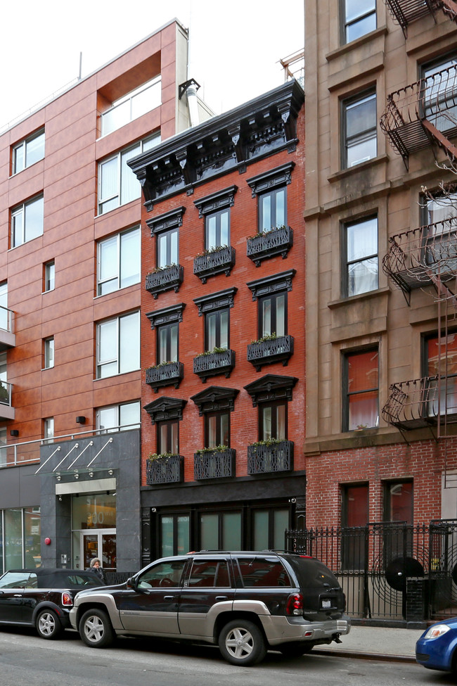 304 W 18th St in New York, NY - Building Photo - Building Photo