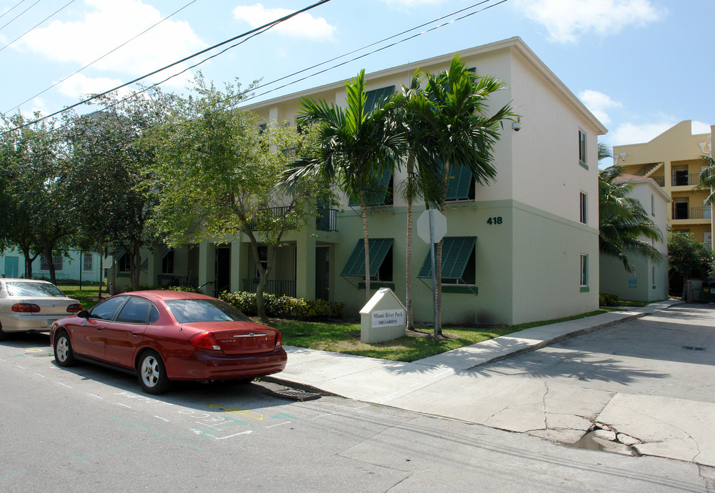 418 NW 4th St in Miami, FL - Building Photo