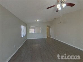 4432 Country Hills Blvd, Unit 4-405 in Plant City, FL - Building Photo - Building Photo