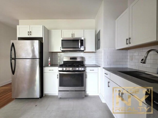 25-21 31st Ave in Queens, NY - Building Photo - Building Photo