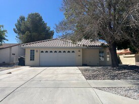 14383 Rivers Edge Rd in Helendale, CA - Building Photo