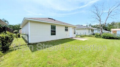 424 Pine Crescent Way in Pensacola, FL - Building Photo - Building Photo