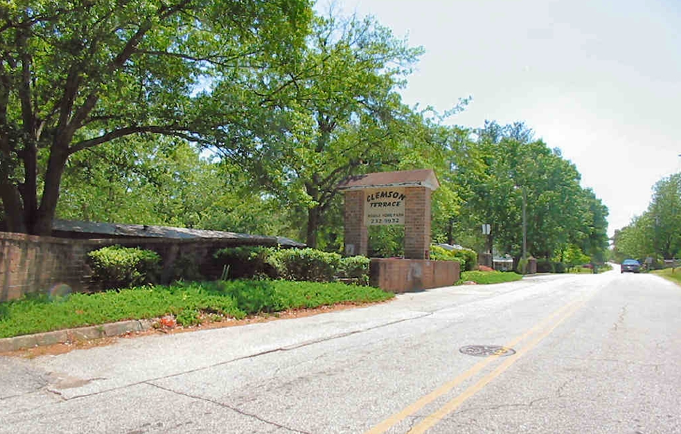 Clemson Terrace in Greenville, SC - Building Photo