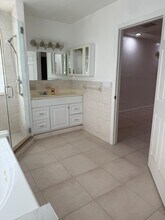 7400 SW 37th Ct in Davie, FL - Foto de edificio - Building Photo