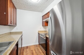 701 Aspen Dr in Plainsboro, NJ - Building Photo - Building Photo