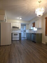 3 Bed, 1 Bath, 1 Car Garage House for Rent in Bolivar, MO! in Bolivar, MO - Building Photo - Building Photo