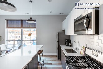 713 N Milwaukee Ave, Unit FL6-ID330 in Chicago, IL - Building Photo - Building Photo