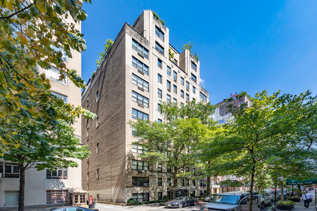 3 E 69th St in New York, NY - Building Photo