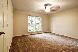 1915 Solomon St in Waller, TX - Building Photo - Building Photo