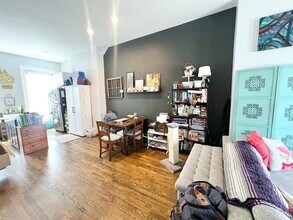 28 Beacon St in Somerville, MA - Building Photo - Building Photo