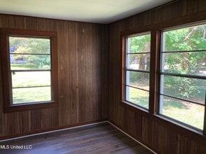 213 Van Voris St in Batesville, MS - Building Photo - Building Photo