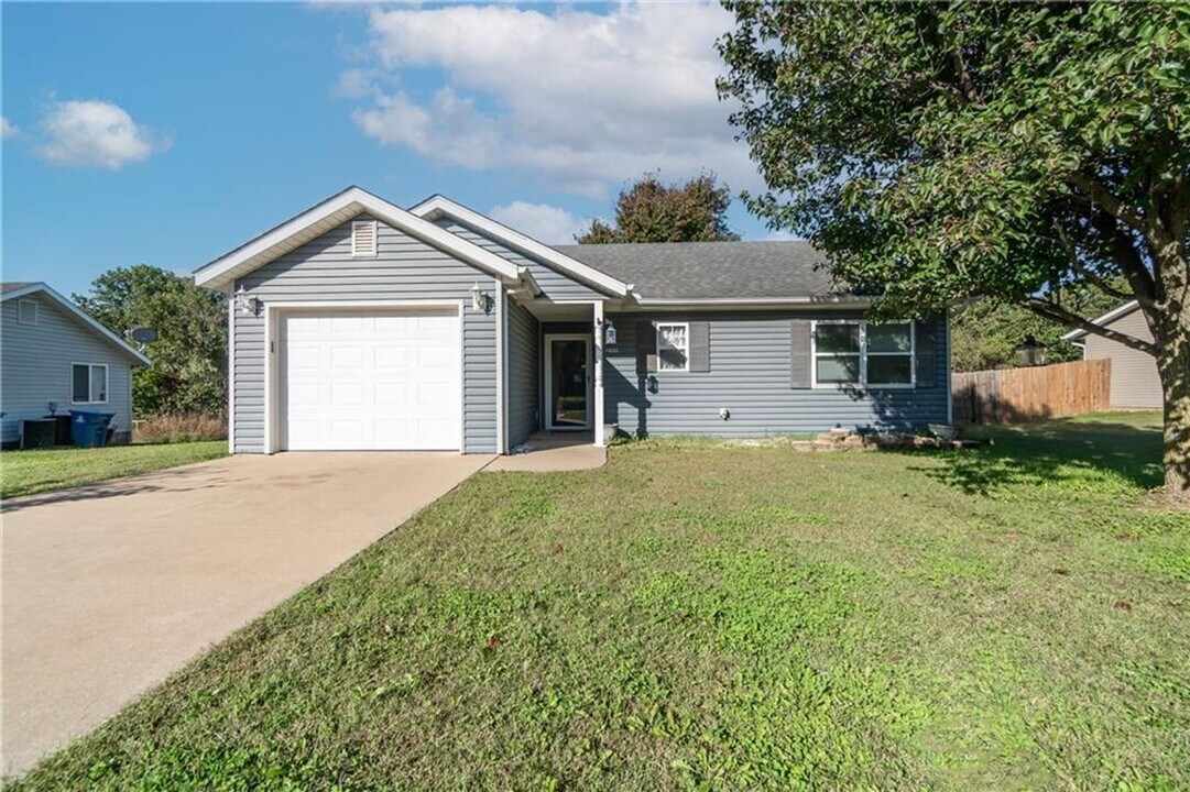 2551 Turner in Rogers, AR - Building Photo