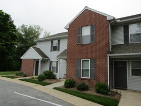 52 Hilldale Dr in Ephrata, PA - Building Photo