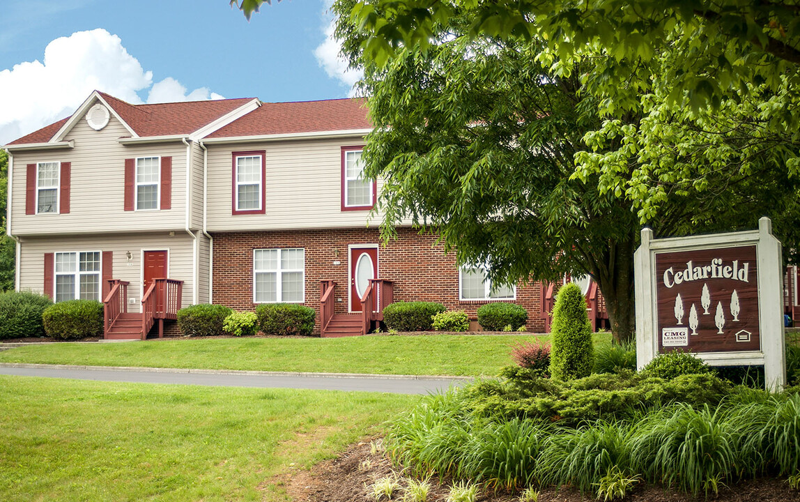 Cedarfield Apartments in Blacksburg, VA - Building Photo