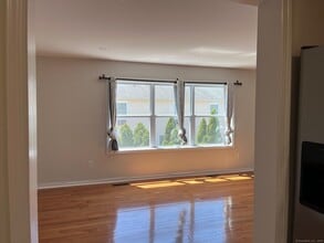 15 Ferris Ave in Norwalk, CT - Building Photo - Building Photo