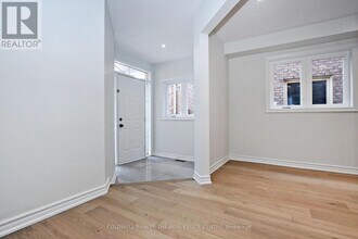 582 Skinner Ave in Newmarket, ON - Building Photo - Building Photo