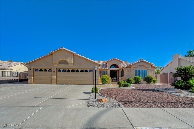 6317 W Canyon Ridge Dr in Las Vegas, NV - Building Photo - Building Photo