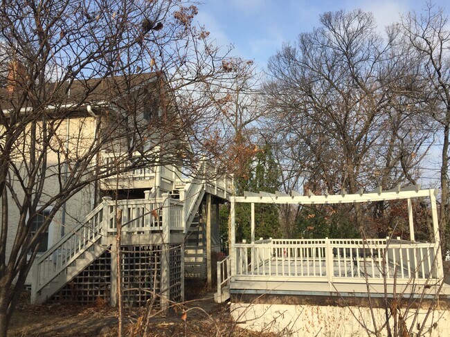 1827 Kenwood Pky, Unit #2 in Minneapolis, MN - Building Photo - Building Photo