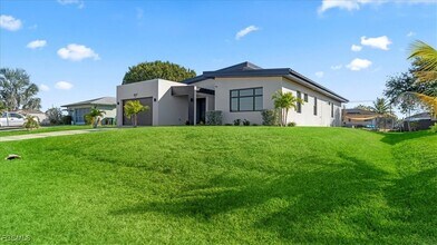 1017 NE 4th Pl in Cape Coral, FL - Building Photo - Building Photo