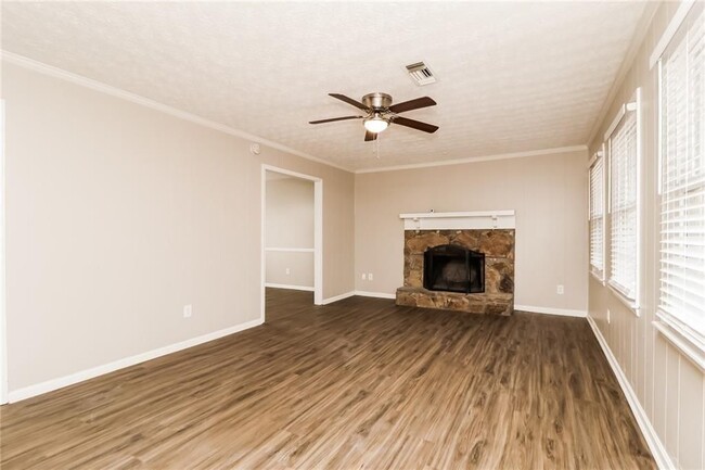 917 Chartley Dr SW in Lilburn, GA - Building Photo - Building Photo