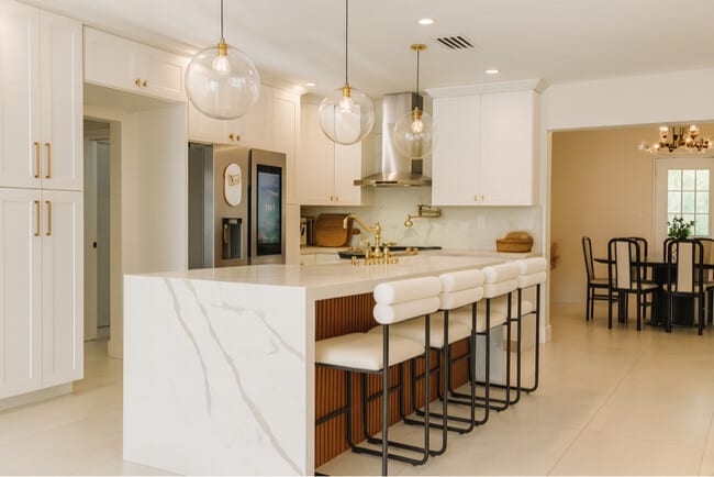 2395 NE 184th Terrace in North Miami Beach, FL - Foto de edificio - Building Photo