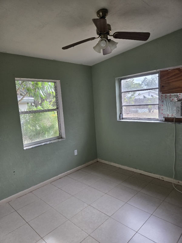 22259 Belinda Ave in Port Charlotte, FL - Foto de edificio - Building Photo