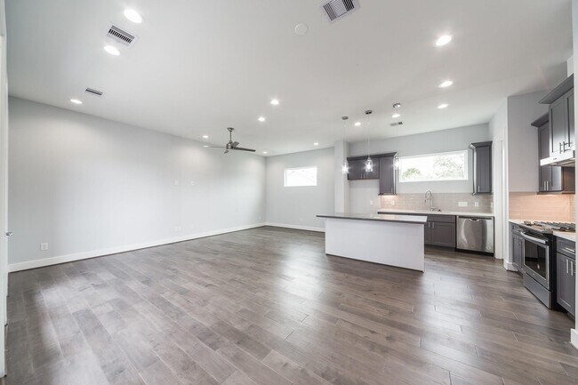 property at 3722 Robertson St