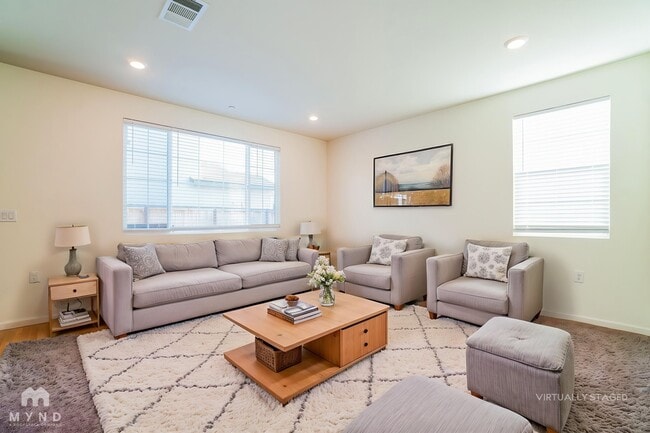 676 Rosedale Wy in Lathrop, CA - Foto de edificio - Building Photo