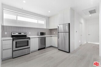 1526 Armacost Ave in Los Angeles, CA - Building Photo - Building Photo