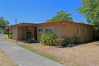 Woodfield Apartments in North Highlands, CA - Building Photo - Building Photo