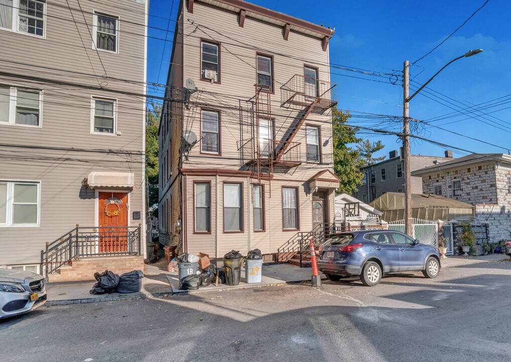 9429 86th St in Ozone Park, NY - Building Photo