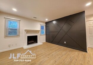 8635 Crows Nest Ln in Charlotte, NC - Building Photo - Building Photo